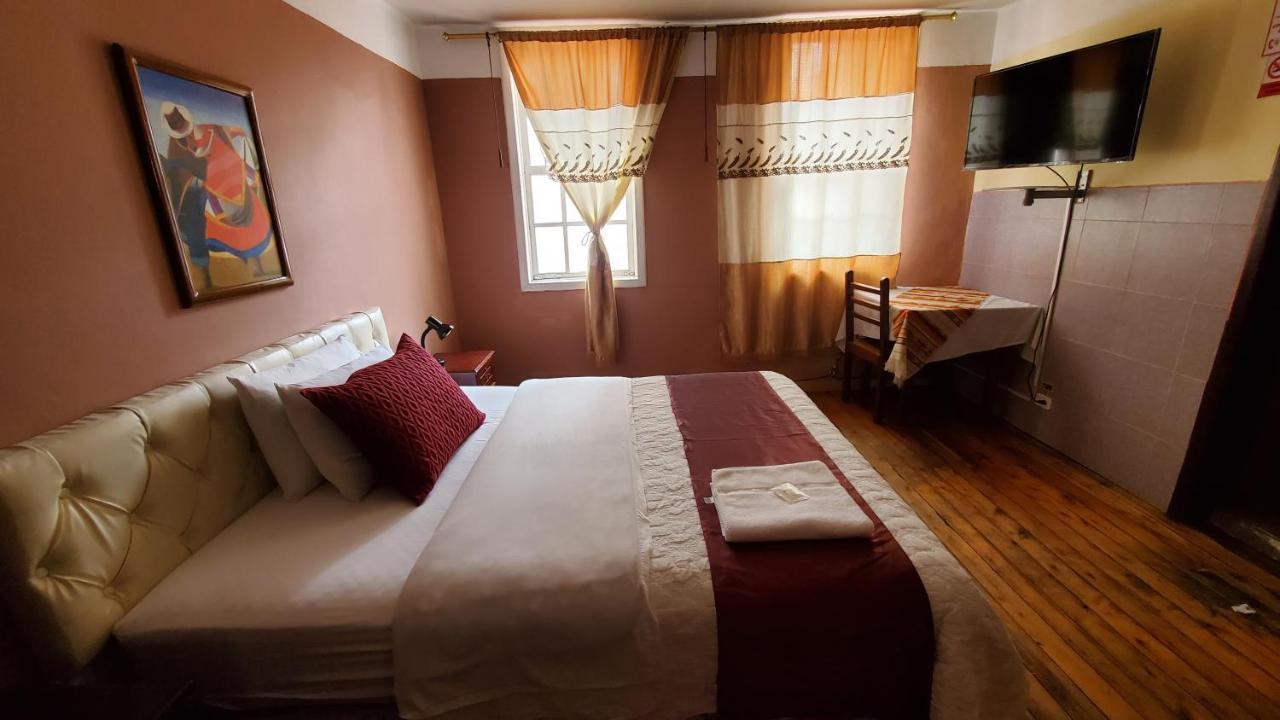 Hostal Bolivar Inn Кито Экстерьер фото