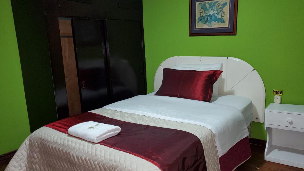 Hostal Bolivar Inn Кито Экстерьер фото