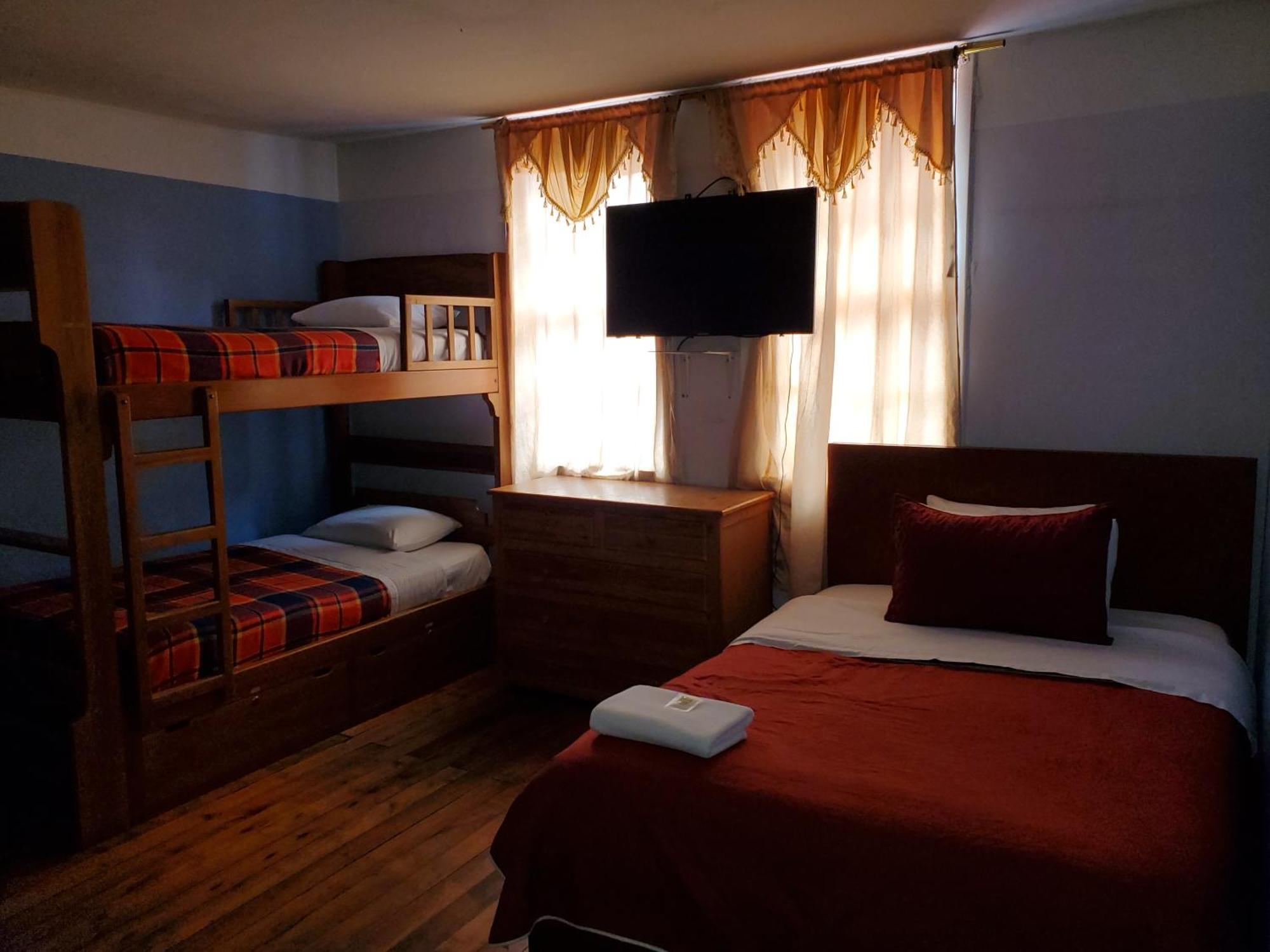 Hostal Bolivar Inn Кито Номер фото